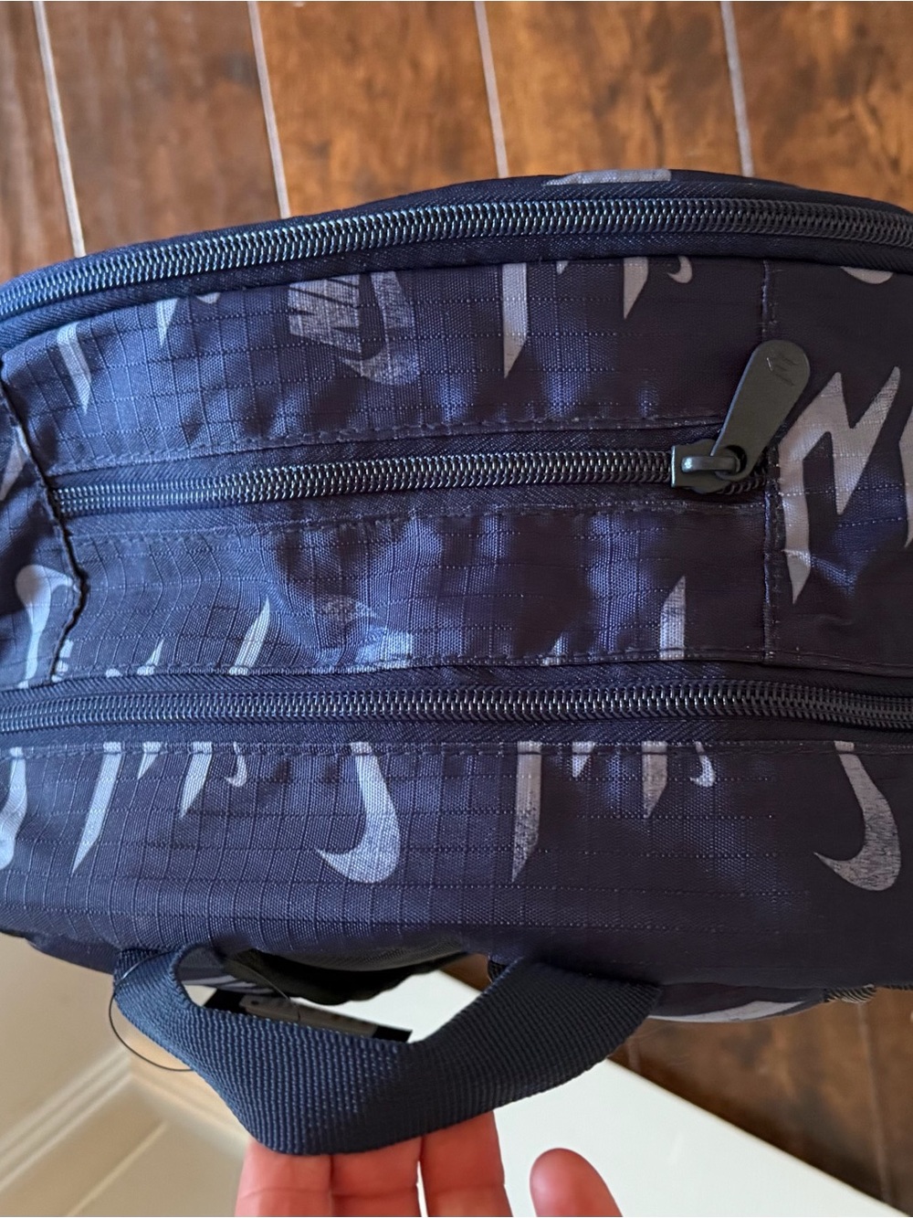 Nike Navy and White Graphic Logo Backpack lots of pockets holds 15in laptop - Picture 5 of 6